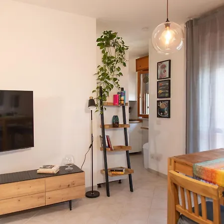 Lucyelegance Pomezia A 800 Mt Dalla Stazione - Wi-fi Free * Santa Palomba