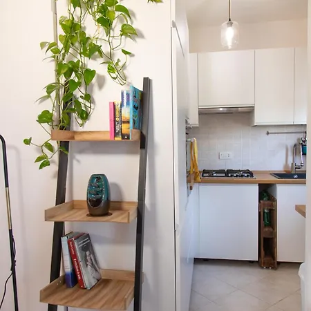 Lucyelegance Pomezia A 800 Mt Dalla Stazione - Wi-fi Free Apartamento