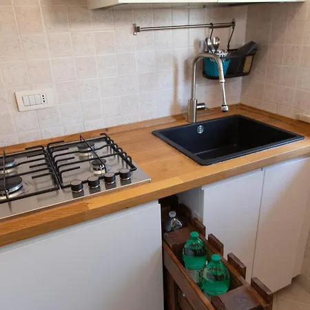 Lucyelegance Pomezia A 800 Mt Dalla Stazione - Wi-fi Free Apartamento *