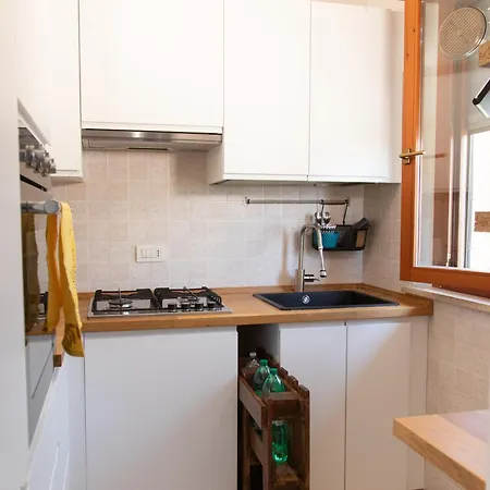 Lucyelegance Pomezia A 800 Mt Dalla Stazione - Wi-fi Free Apartamento *