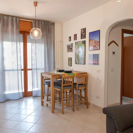 Lucyelegance Pomezia A 800 Mt Dalla Stazione - Wi-fi Free Apartamento Santa Palomba