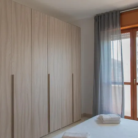 Lucyelegance Pomezia A 800 Mt Dalla Stazione - Wi-fi Free Apartamento Santa Palomba